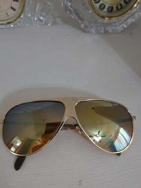 Men's Gold Aviator Sunglasses with Brown Gradient Lenses